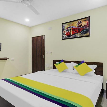 Hotel Park Central Kolkata Bagian luar foto