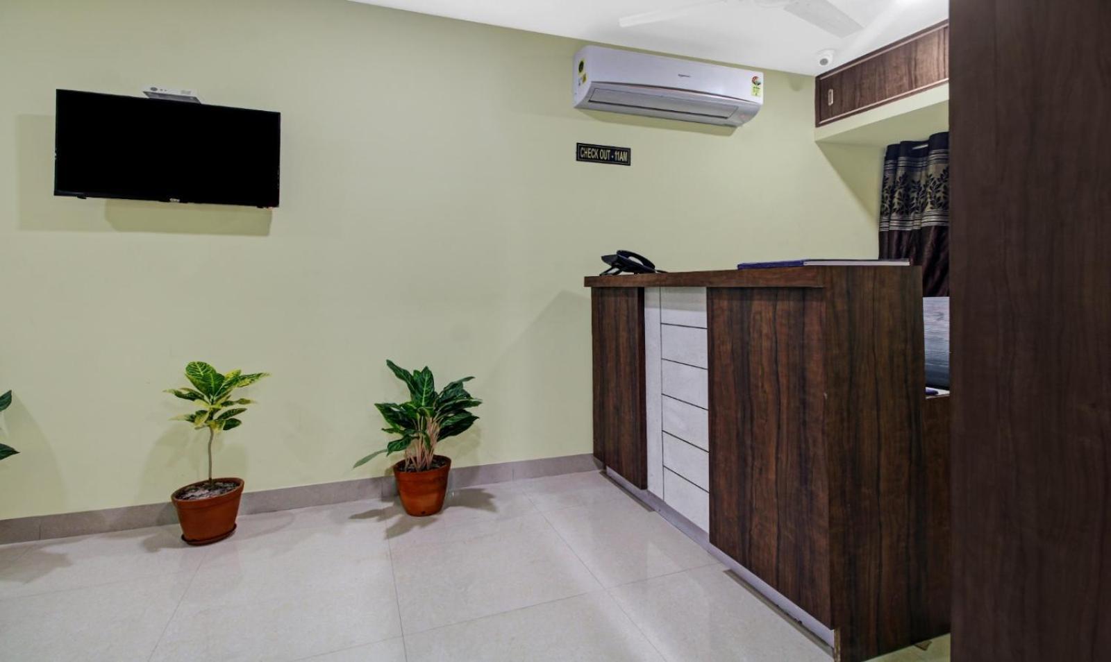 Hotel Park Central Kolkata Bagian luar foto