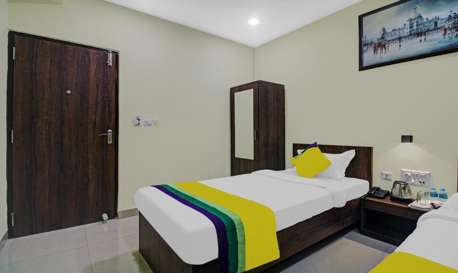 Hotel Park Central Kolkata Bagian luar foto
