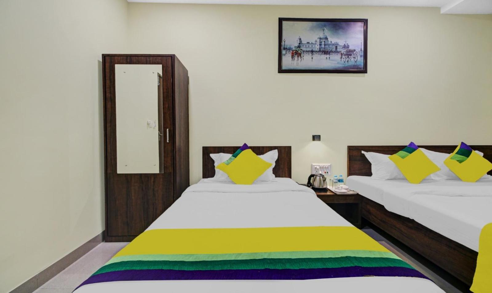 Hotel Park Central Kolkata Bagian luar foto