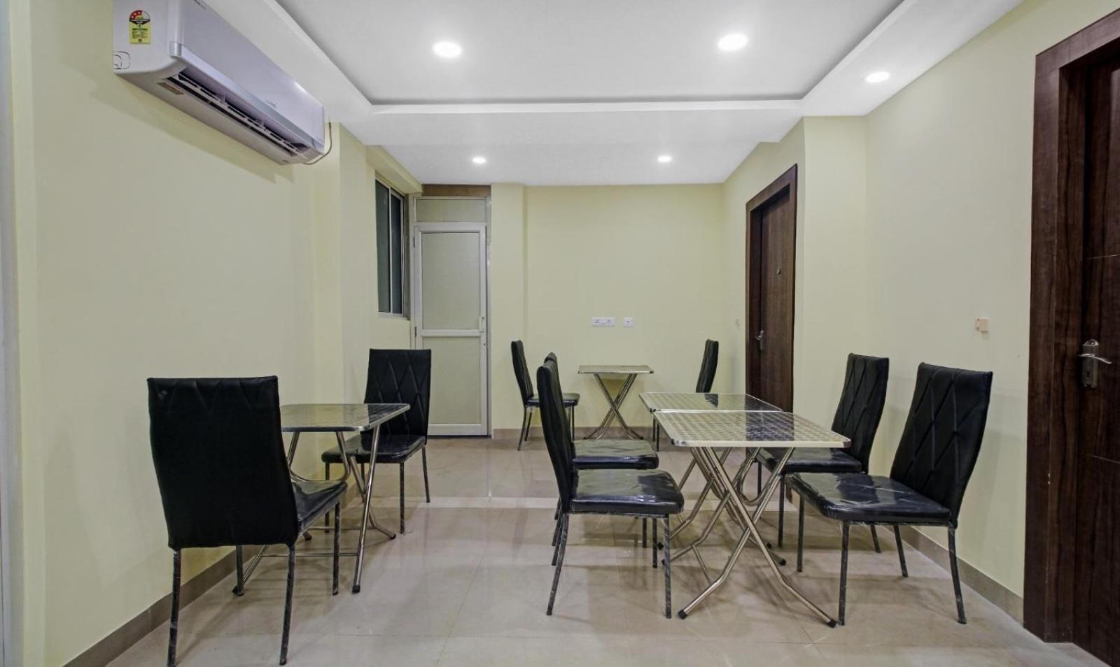 Hotel Park Central Kolkata Bagian luar foto