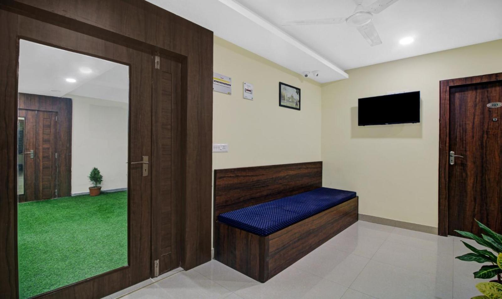 Hotel Park Central Kolkata Bagian luar foto