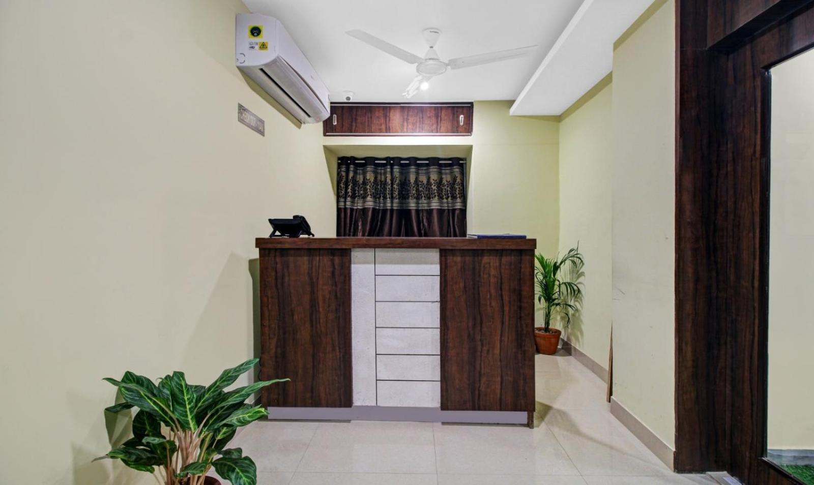 Hotel Park Central Kolkata Bagian luar foto