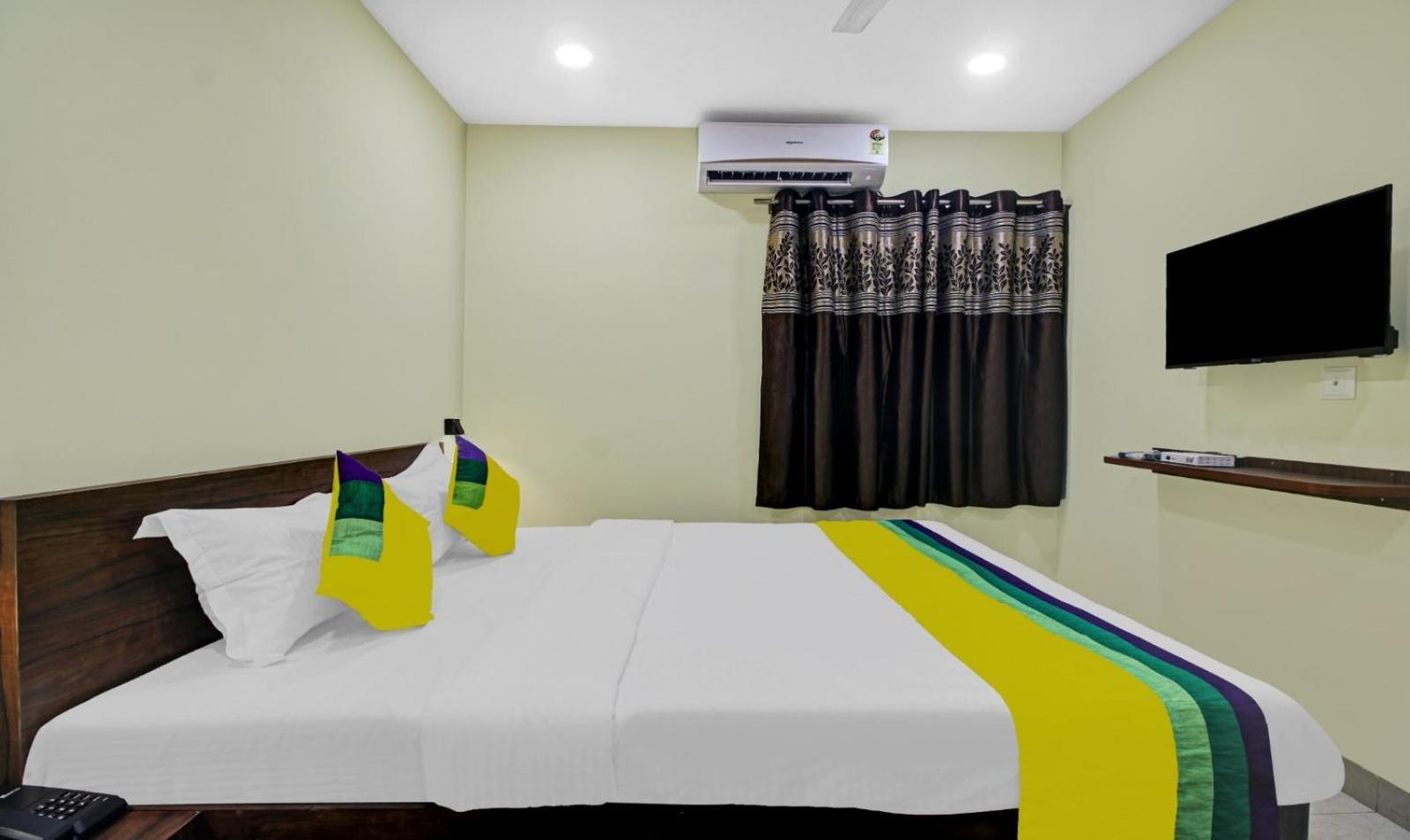 Hotel Park Central Kolkata Bagian luar foto