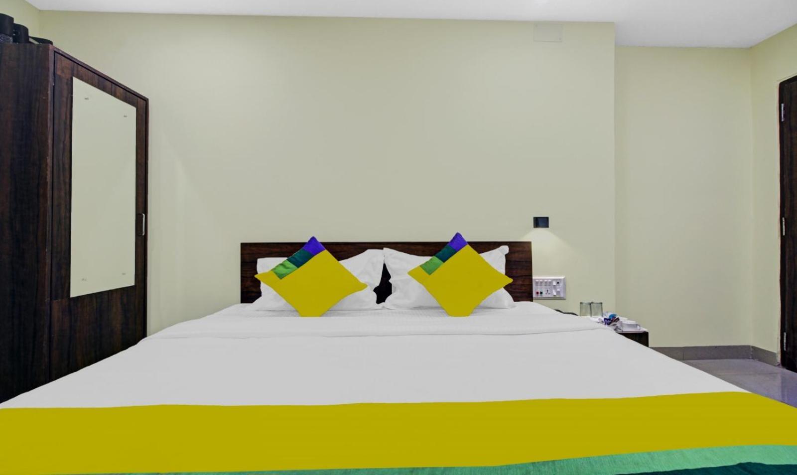 Hotel Park Central Kolkata Bagian luar foto
