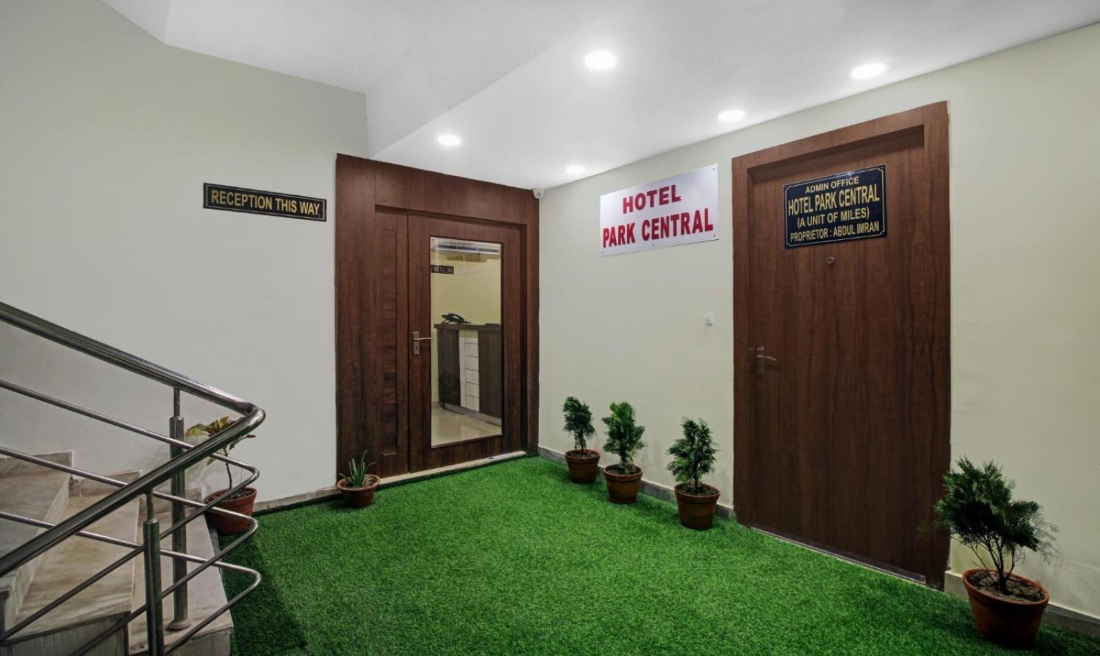 Hotel Park Central Kolkata Bagian luar foto