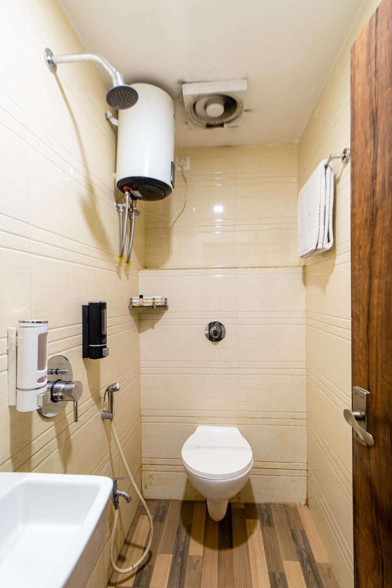 Hotel Park Central Kolkata Bagian luar foto