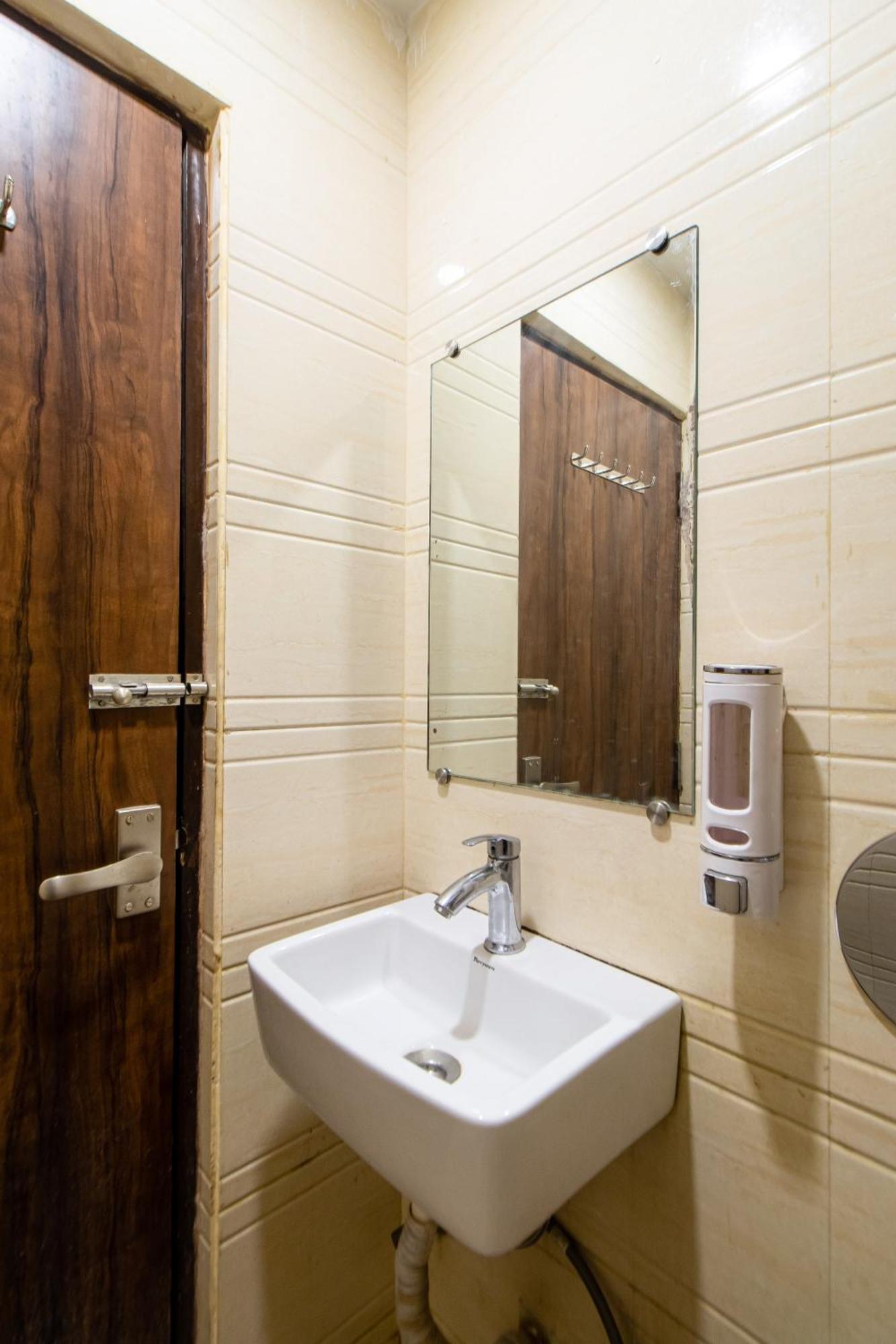 Hotel Park Central Kolkata Bagian luar foto