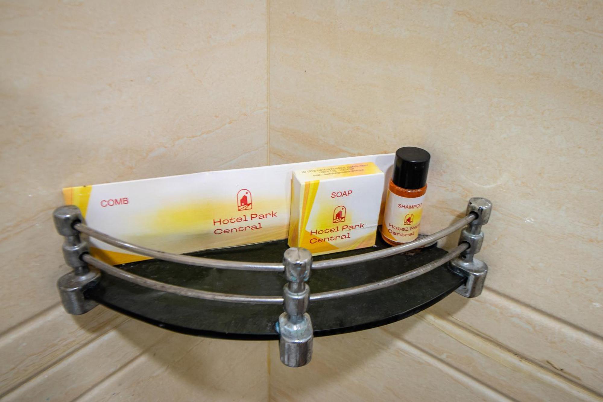 Hotel Park Central Kolkata Bagian luar foto
